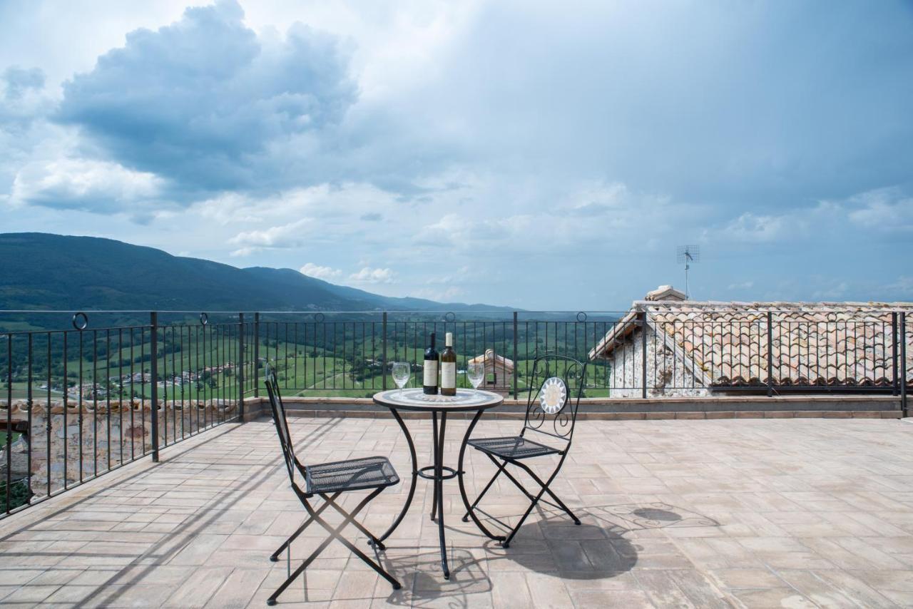 Il Castello Di Perchia Aparthotel Crocemaroggia Eksteriør bilde